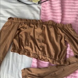 RUFFLED LONG SLEEVED CROP TOP